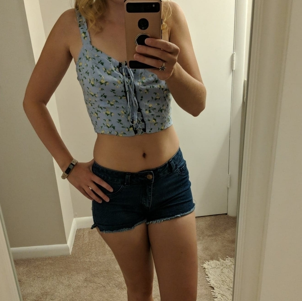 Crop top - Picture 2 of 5